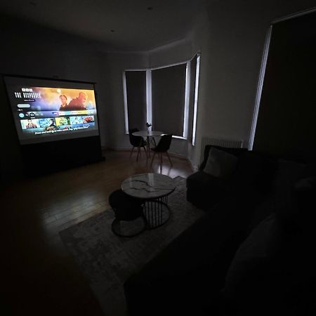 Spacious 2 Bed Flat In Londyn Zewnętrze zdjęcie